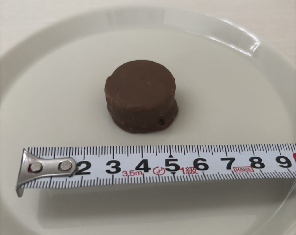 ダイソードバイチョコレートの中身のサイズ。直径2センチ。